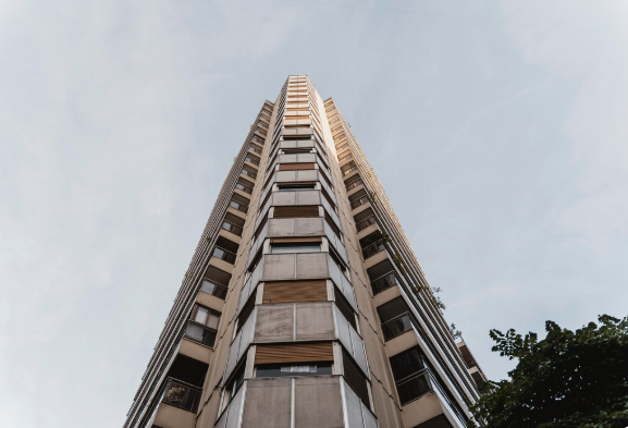Comprou um imóvel em leilão? Entenda como funciona a imissão na posse